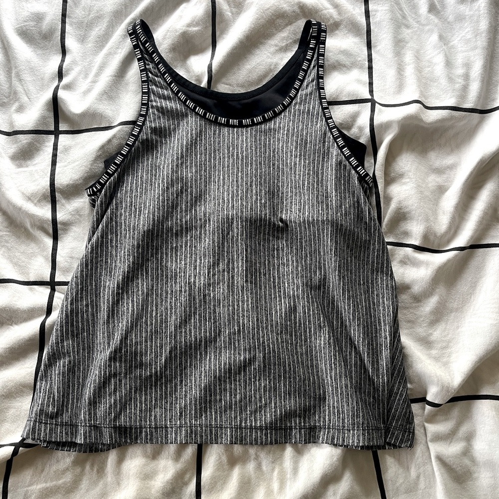 Womens Nike workout tank, with built in bra - Picture 2 of 3